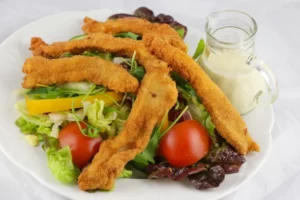 Salad with turkey strips