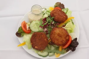 Salad with cheese dumplings