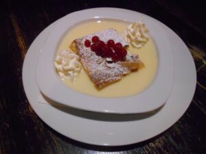 Oven-warmed curd strudel