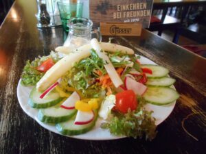 Spargel auf Salat
