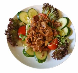 Eierschwammerl auf Salat