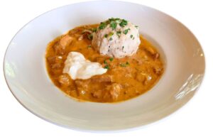 Eierschwammerl Rahm Gulasch mit Knödel